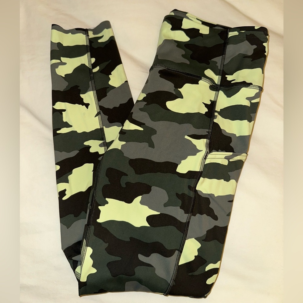 Lululemon Fast and Free Tight 25" Inseam
Heritage 365 Camo Crispin Green Size 8